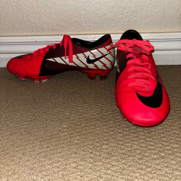 Nike soccer Cleats - Picture 1 of 4